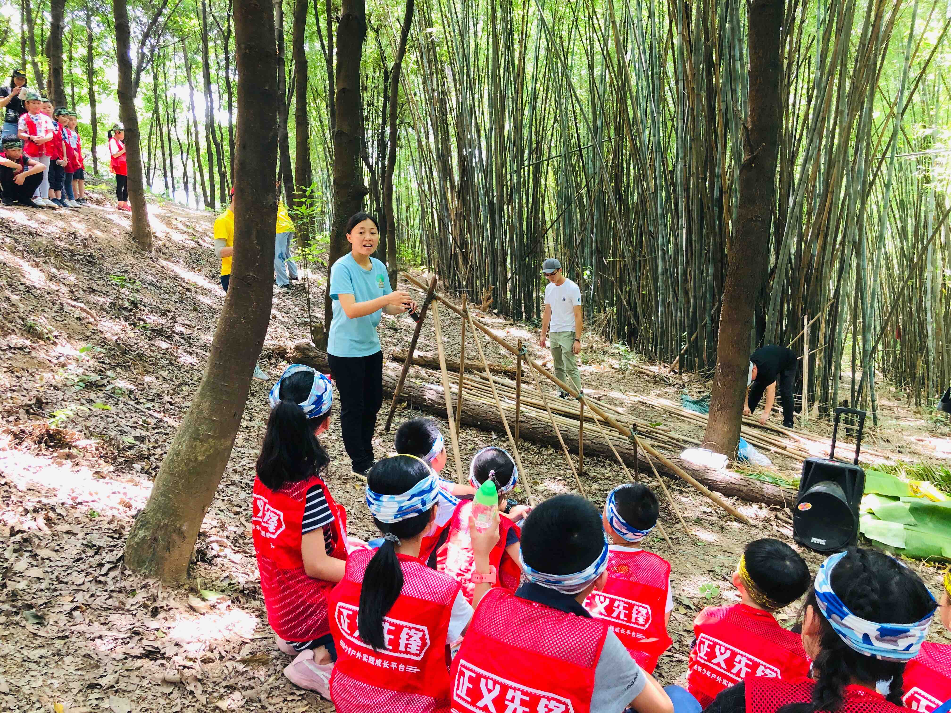 幼儿小班娱乐游戏教案大全_幼儿园小班娱乐游戏 看谁跑的快_小班幼儿跑的游戏