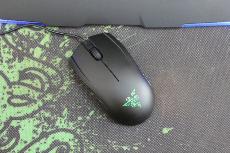 猛烈追捧的RAZER地狱狂蛇游戏套装