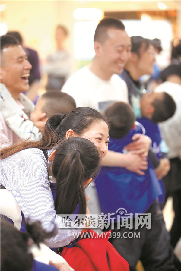 地球流浪，亲人泪两行