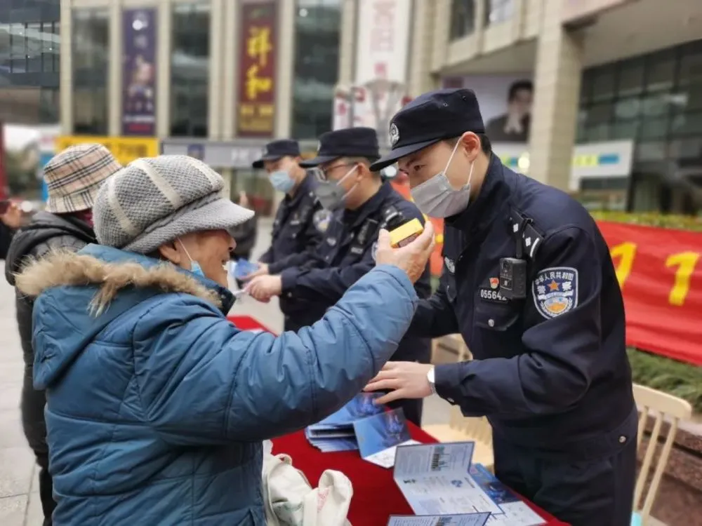 最后的守护_守护最后的光明俄罗斯_守护最后一片净土作文