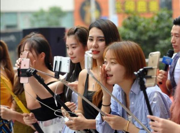 直播黄台app红尘：年轻主播的网络红人之路