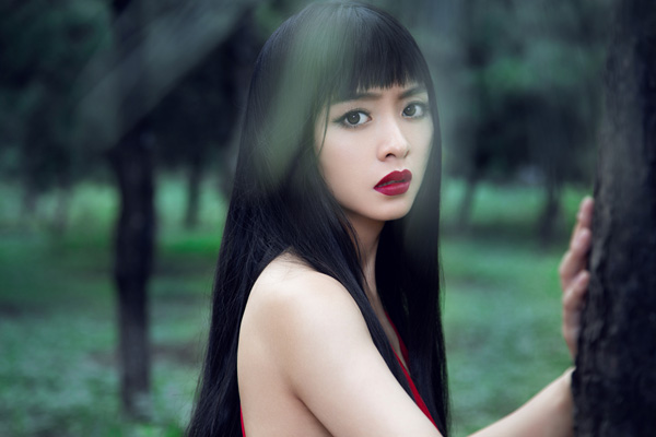 绝色妖姬魅力四溢，尽享美女直播的精彩演出