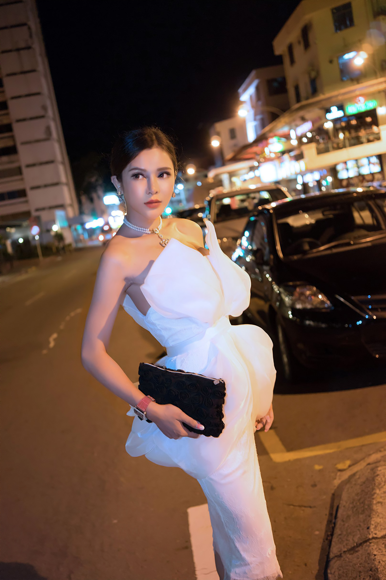 美女秀胸_美女秀胸_美女秀胸