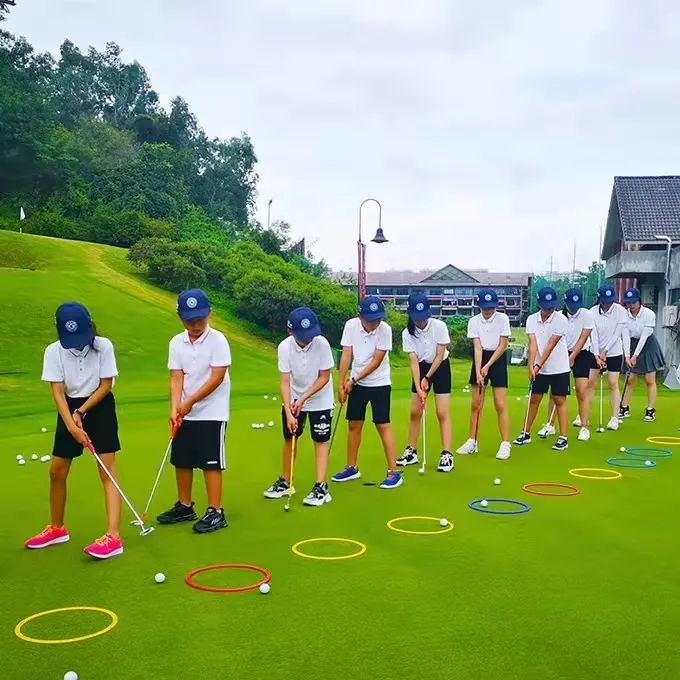 小孩躲子弹的电影叫什么片名_一个小男孩躲避逃杀的游戏_躲小孩的手机游戏下载