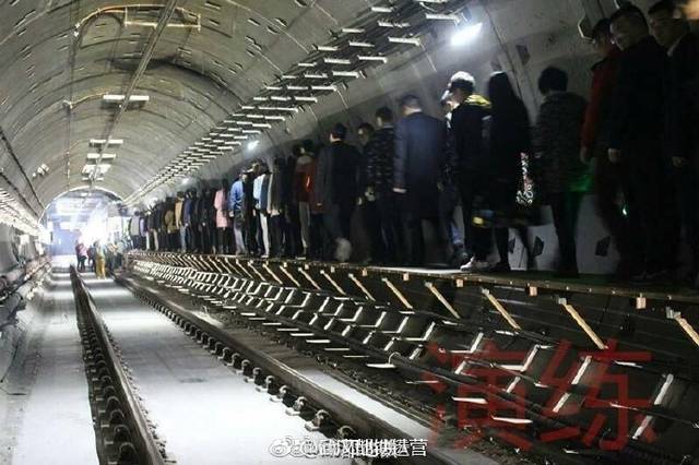 地铁逃生类手机游戏下载_地铁逃生下载链接_下载地铁逃生安卓版