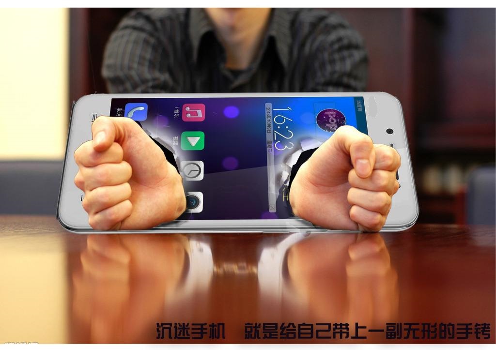 沉迷图片手机游戏孩子怎么办_沉迷手机游戏的孩子图片_沉迷游戏照片