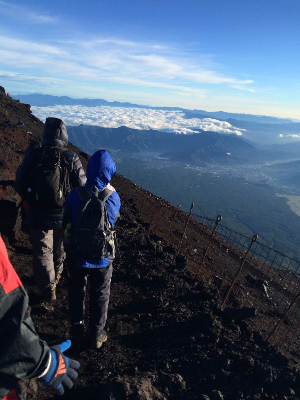 登山拍照手机游戏-【绝美山顶瞬间】3大惊喜揭秘爬山拍照手机游