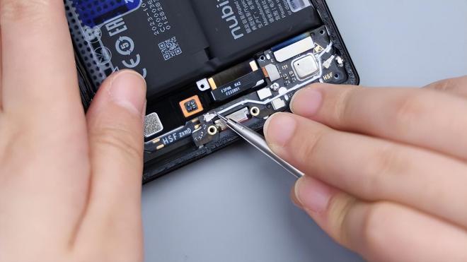 rog游戏手机拆解_rog3游戏手机拆机_rog游戏手机 拆机