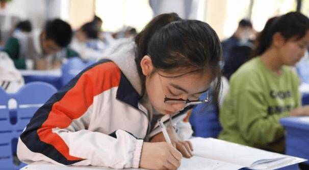 初一小朋友玩手机游戏_初一打游戏_初一玩朋友手机游戏小孩怎么办