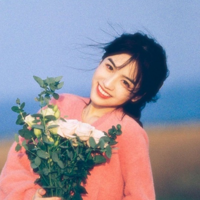 头像唯美女生个性动漫_头像唯美女生拿花_唯美女生头像