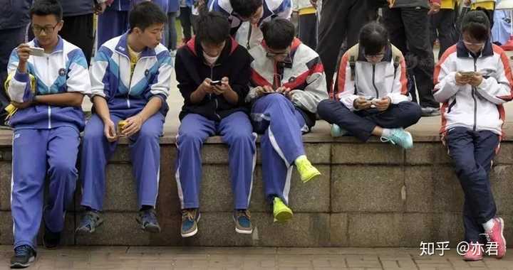 八年前的手机游戏怎么找_找一个游戏手机_从前的手机游戏