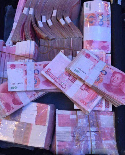 打麻将规则手机版游戏-打麻将高手亲身揭秘：智慧与运气的较量，
