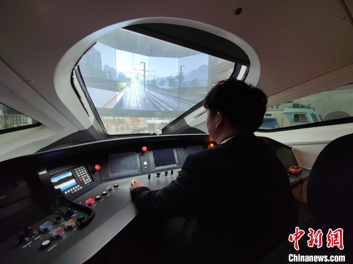 高铁驾驶的游戏_中国高铁驾驶模拟游戏_高铁驾驶游戏手机版