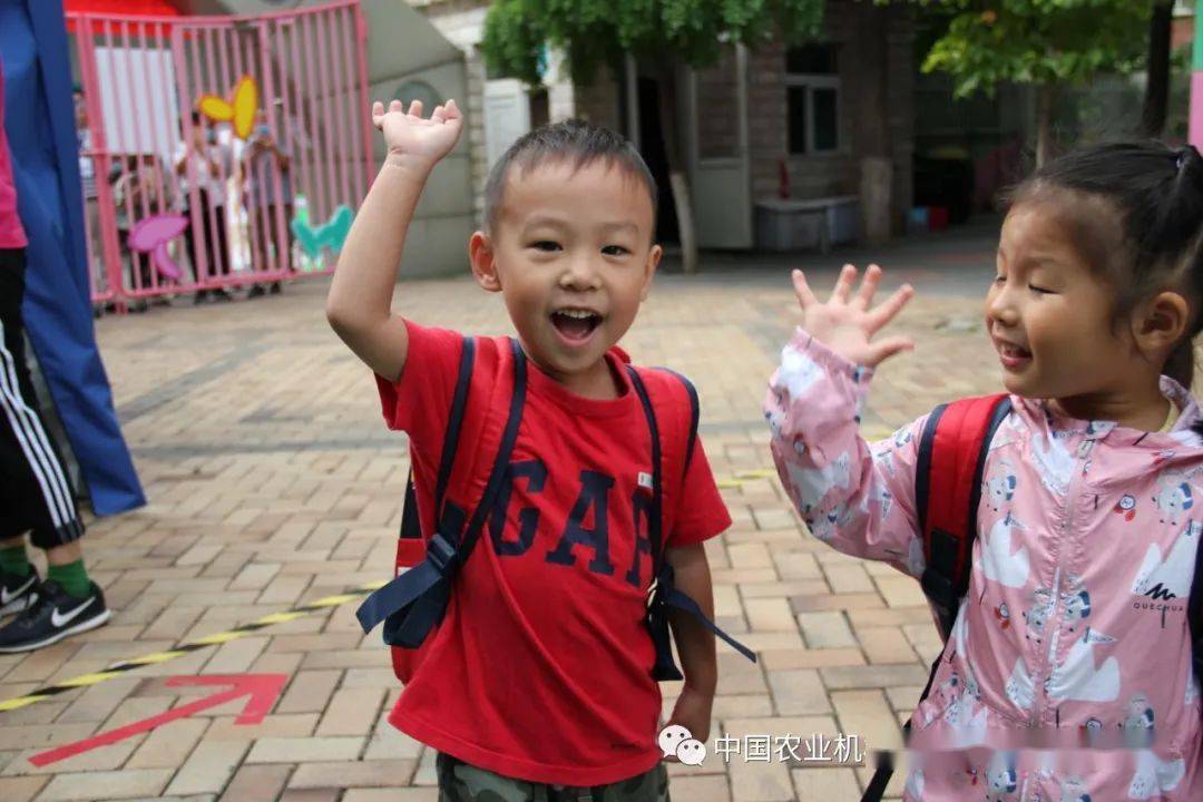 放学玩手机游戏_放学玩手机游戏怎么玩_放学后在学校玩手机