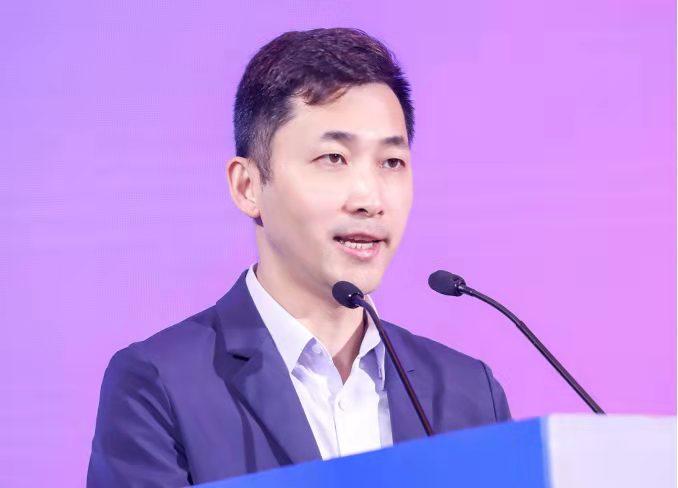 男孩玩手机上瘾怎么办_青春期男孩玩手机上瘾_八岁男孩玩手机游戏上瘾