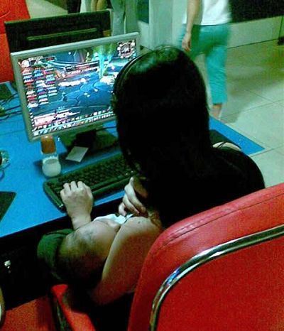 宝宝几岁能玩手机_多大的宝宝能玩手机游戏_多大的宝宝可以玩手机