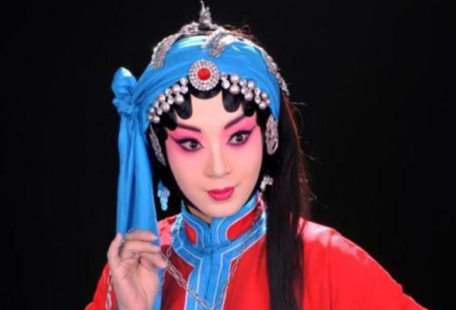 寻找小光：摄影师的探险之旅，揭开神秘男孩的面纱