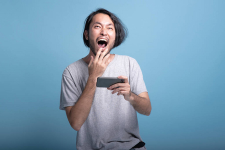 男生手机游戏_50岁男人玩手机游戏吗_玩男生游戏