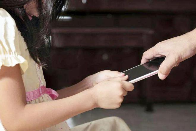 游戏迷的孩子怎么治疗_小孩手机游戏_11岁小孩迷上了手机游戏