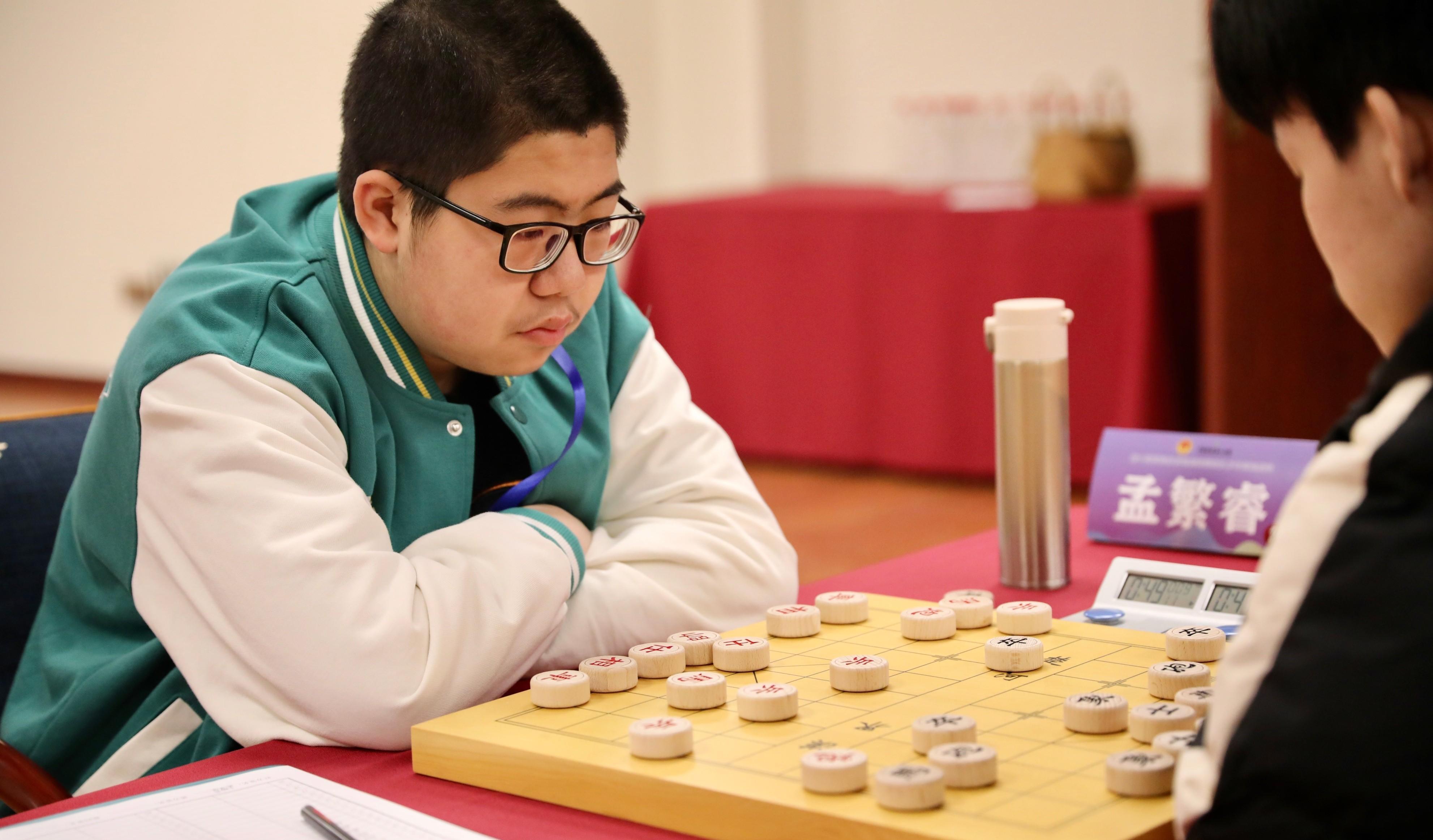 与电脑下象棋四月天-四月天象棋爱好者挑战电脑，挫败感油然而生