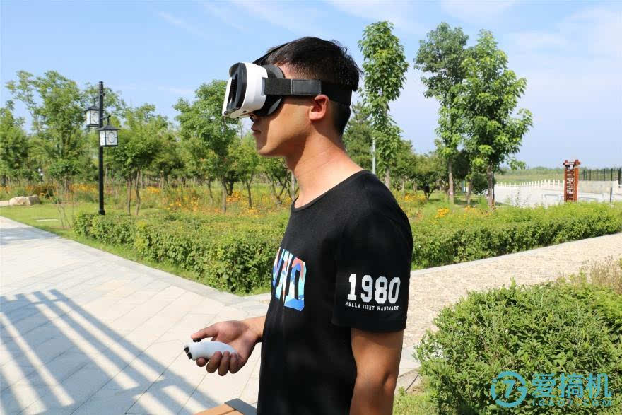 vr和手机游戏哪个伤眼睛_手机vr眼镜游戏_手游对眼睛的伤害