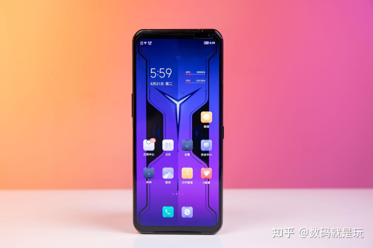 气的摔手机的图片_摔了的图片真人_打游戏气的想摔手机图片