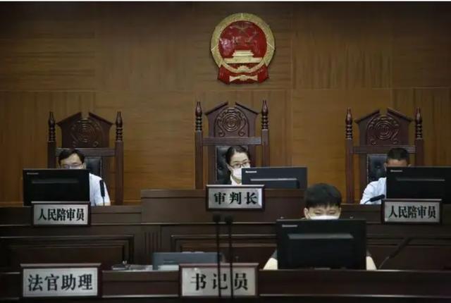 变态房东手机游戏-遇到这样的房东真是哭笑不得，收租拖延、维修