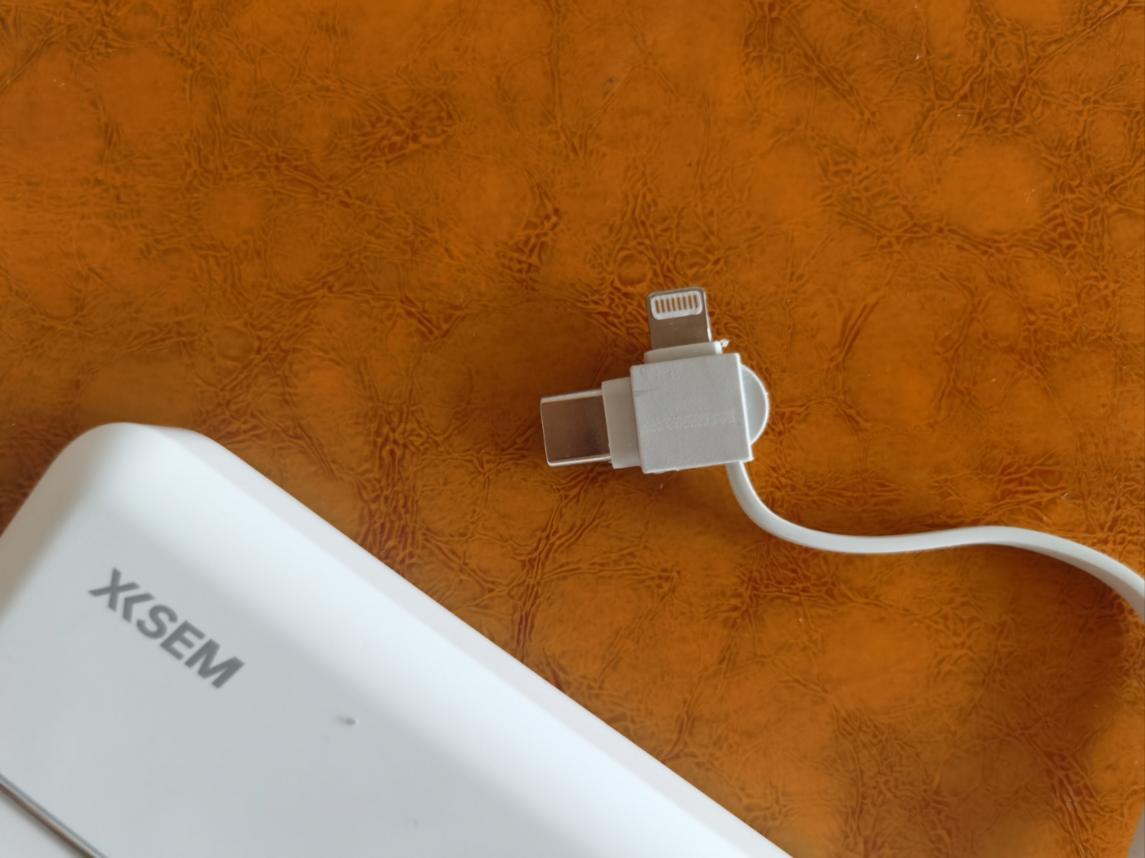 airpods充电时开盖_airpods2开盖才能充电_airpods必须开着盖才能充电