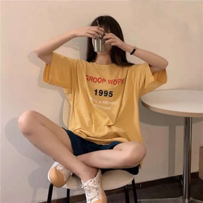 抱着女生打游戏_抱着女朋友打游戏的情侣头像_抱着手机打游戏的女人头像