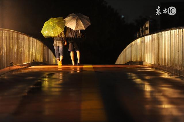 路上行人欲断魂-细雨午后的街头漫步，哀愁与音乐交织的内心独白