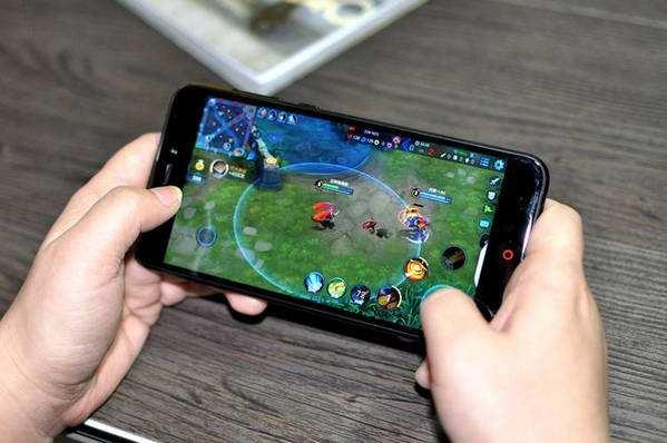 玩游戏电脑发烫还能玩吗_电脑手机玩游戏发烫_电脑玩游戏发烫会不会坏
