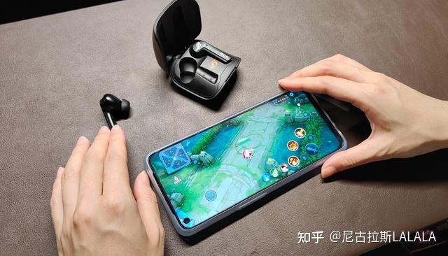 耳机游戏手机无线-无线耳机与游戏手机的完美搭配，给你前所未有